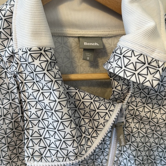 Excellent condition bench sweaters - Picture 2 of 9